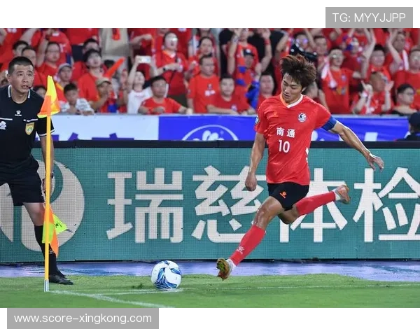 佩戴耳钉的足球明星盘点 哪些球员在赛场外也追求时尚个性