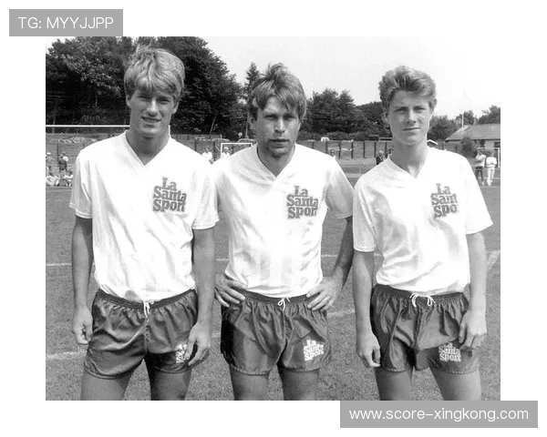 八号球服下的足球传奇 星光闪耀的绿茵场英雄们