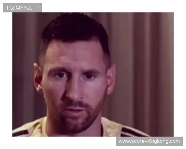 足球场球星签名高清图片集明星足迹定格经典瞬间